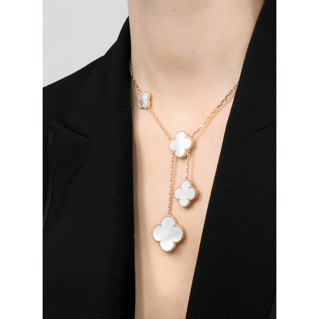 CLVR MAGIC NECKLACE