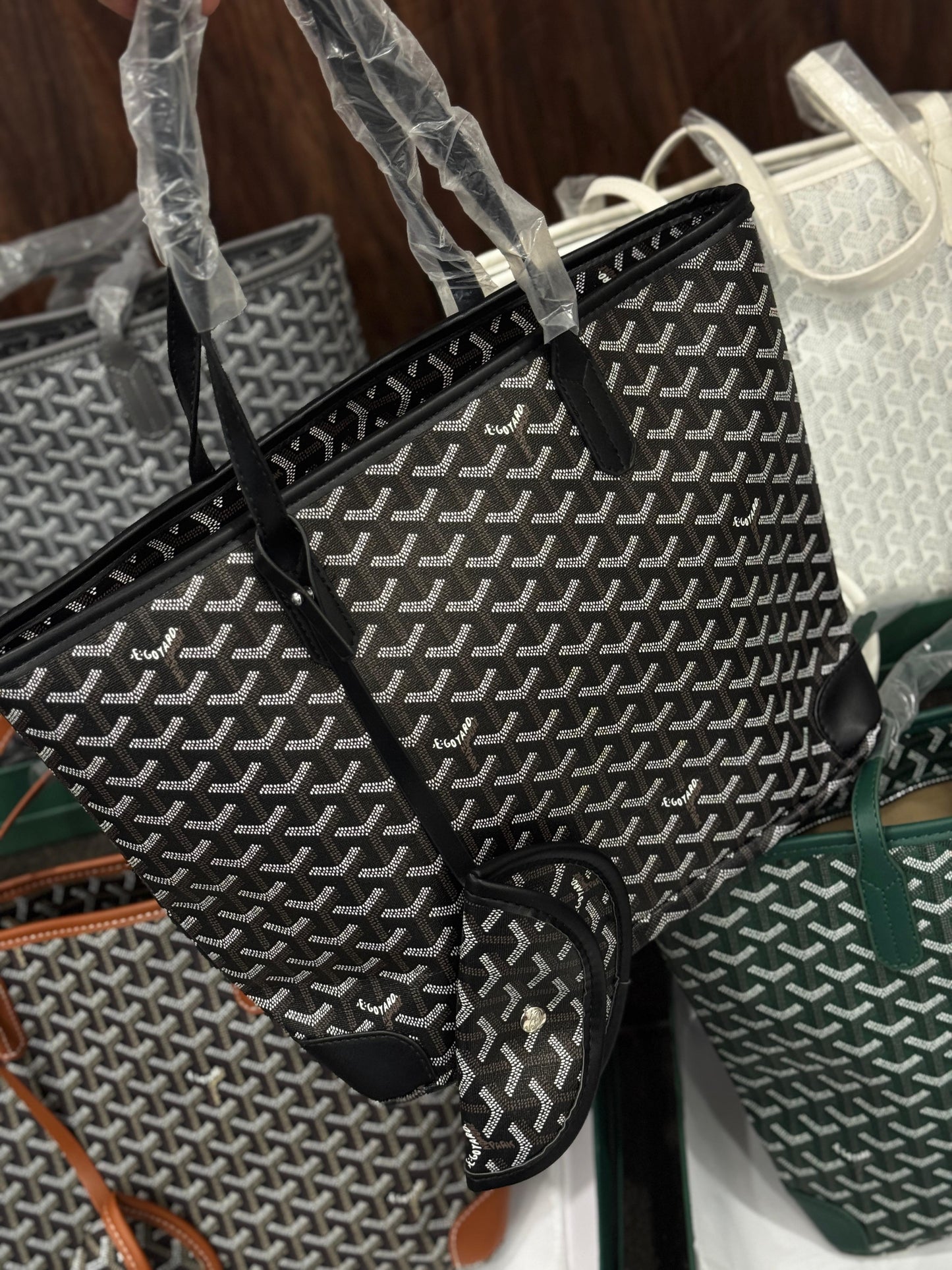 GOY TOTE WITH ZIP CLOSURE