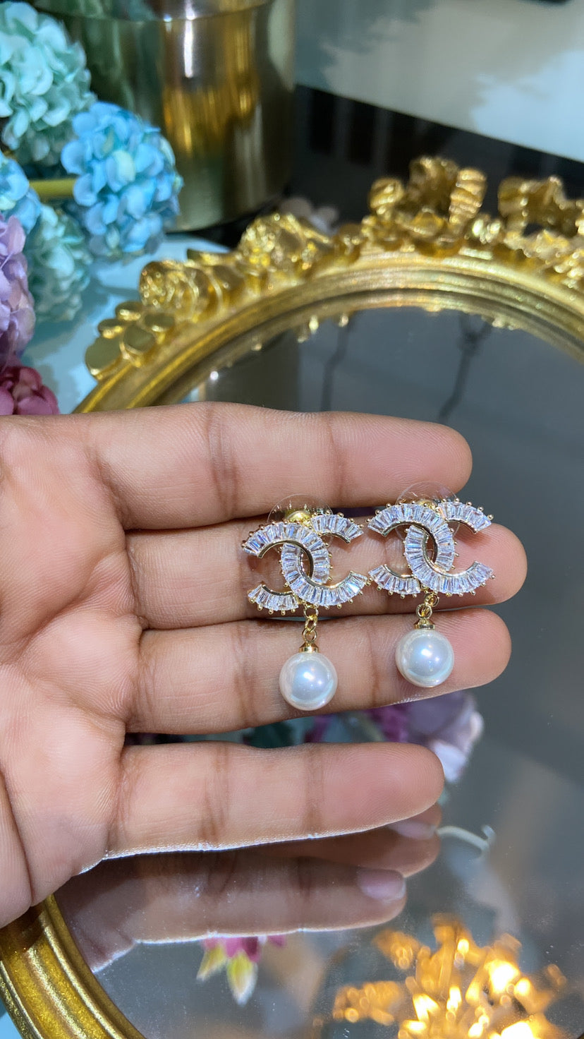 CC PEARL EARRING