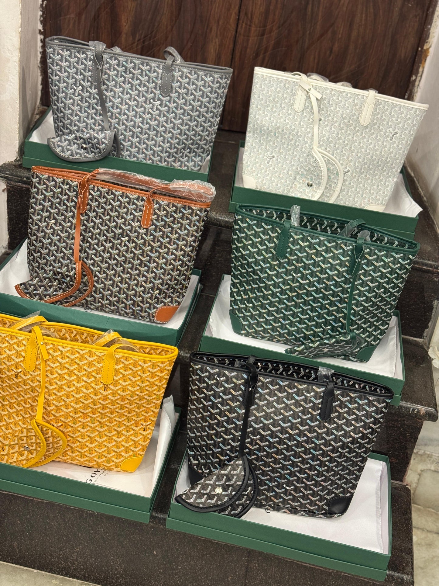 GOY TOTE WITH ZIP CLOSURE