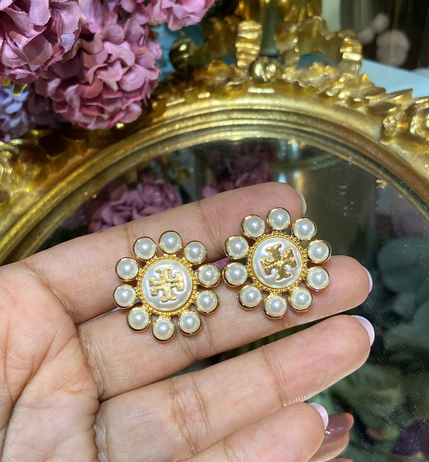 TOR PEARL STUDS