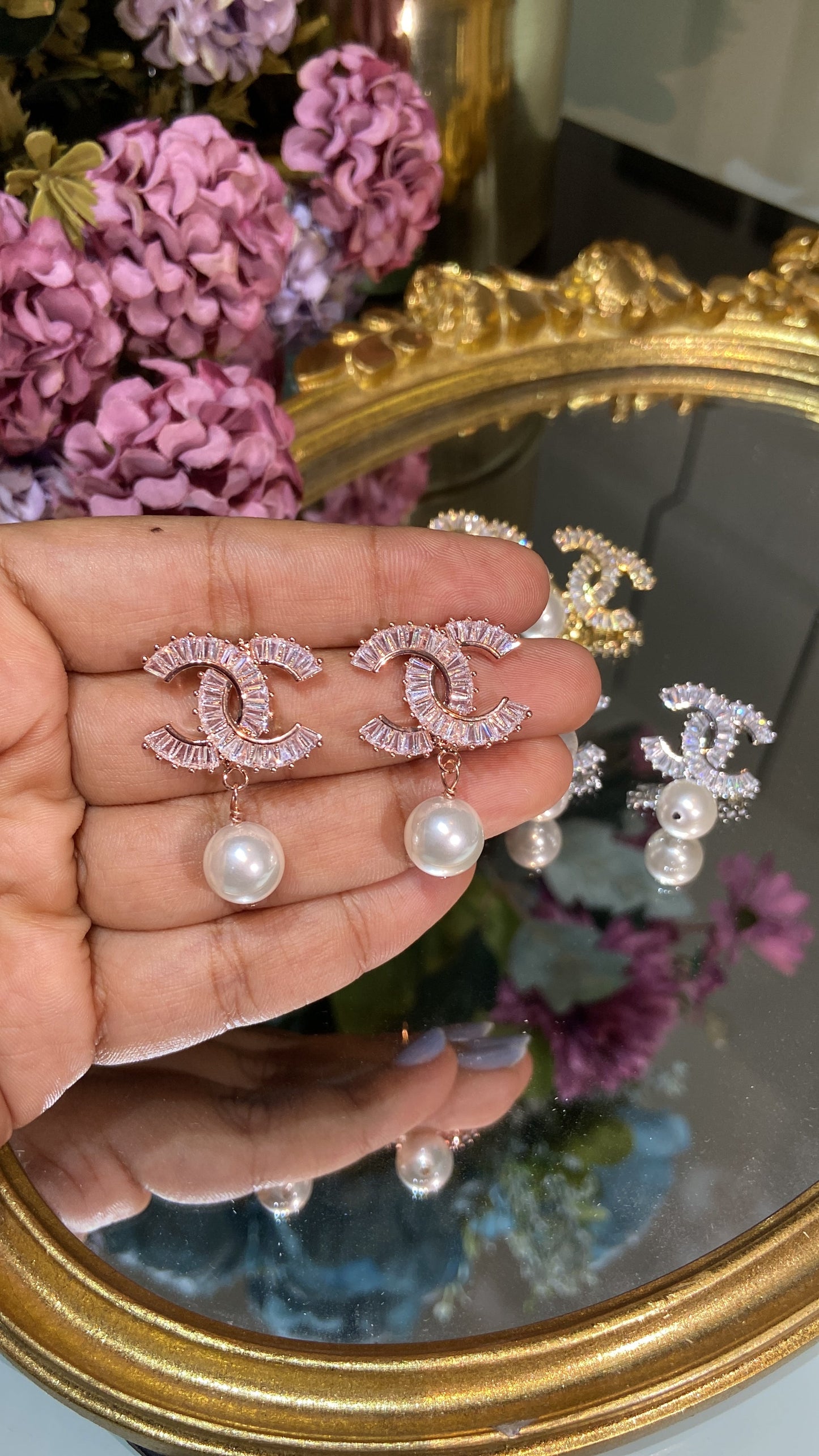 CC PEARL EARRING