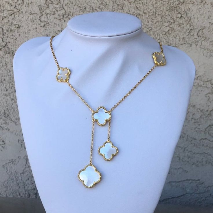 CLVR MAGIC NECKLACE