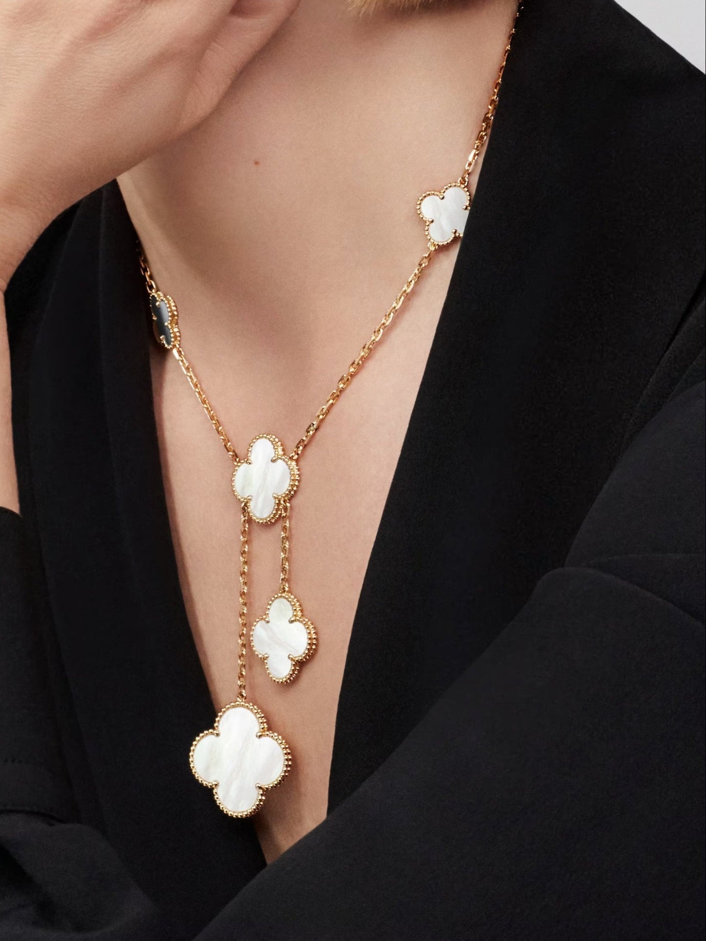CLVR MAGIC NECKLACE