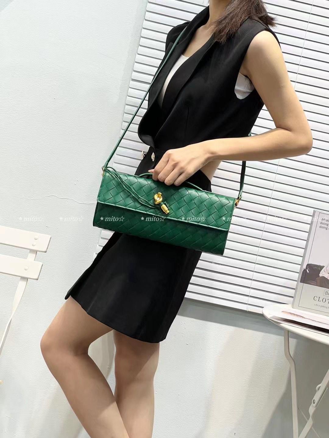 BOT SLING BAG
