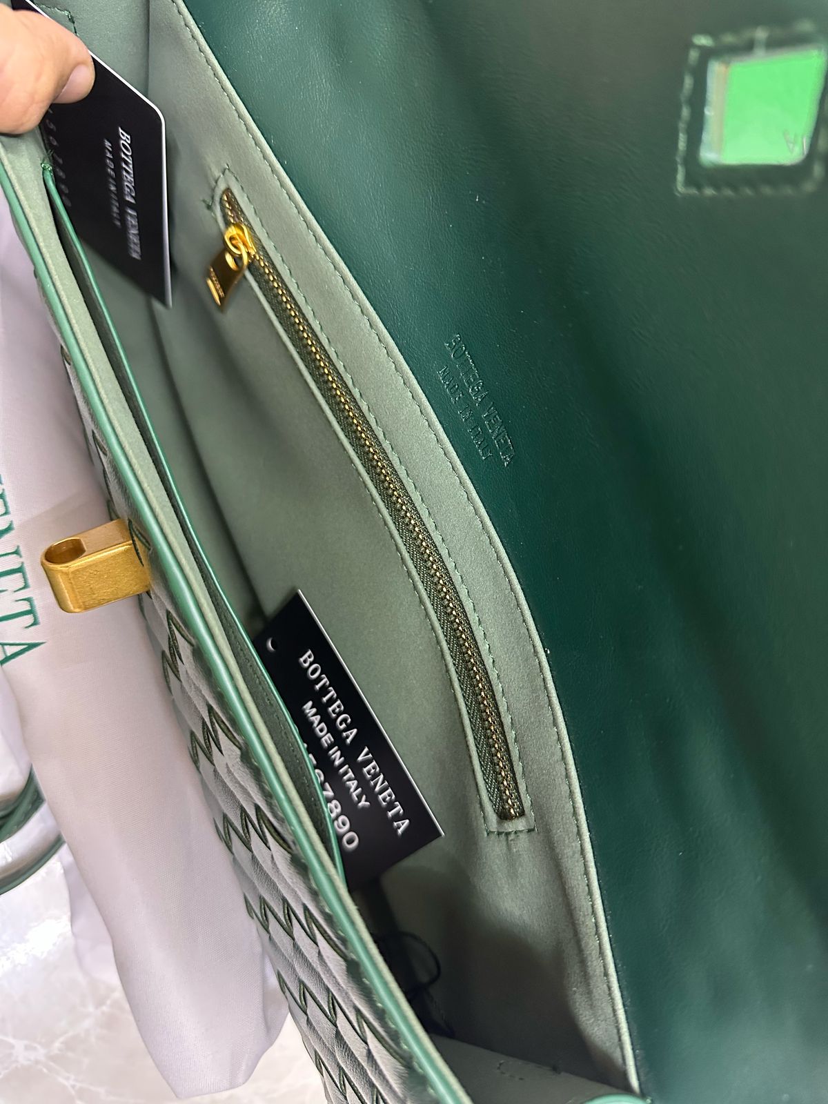 BOT SLING BAG