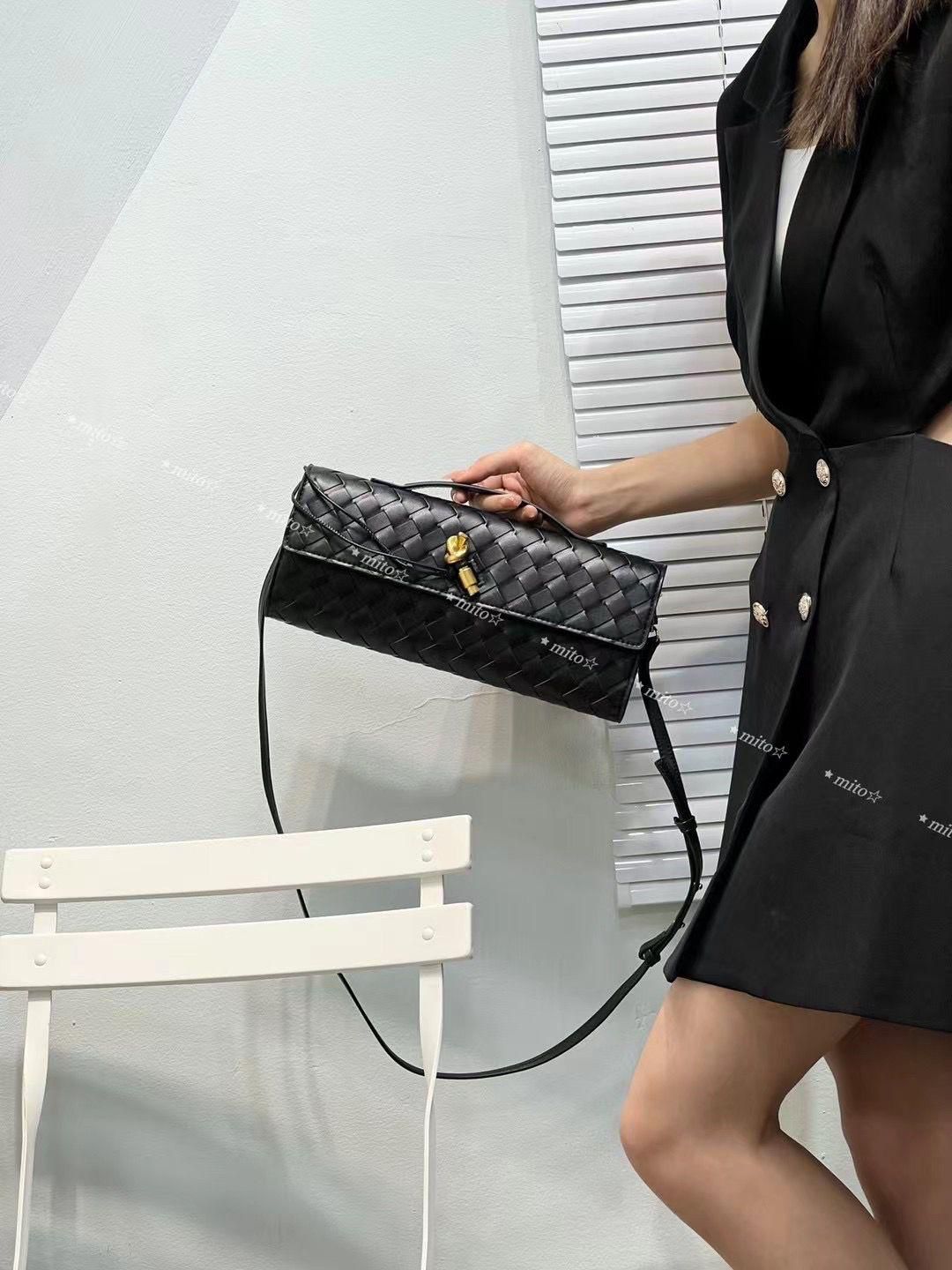 BOT SLING BAG