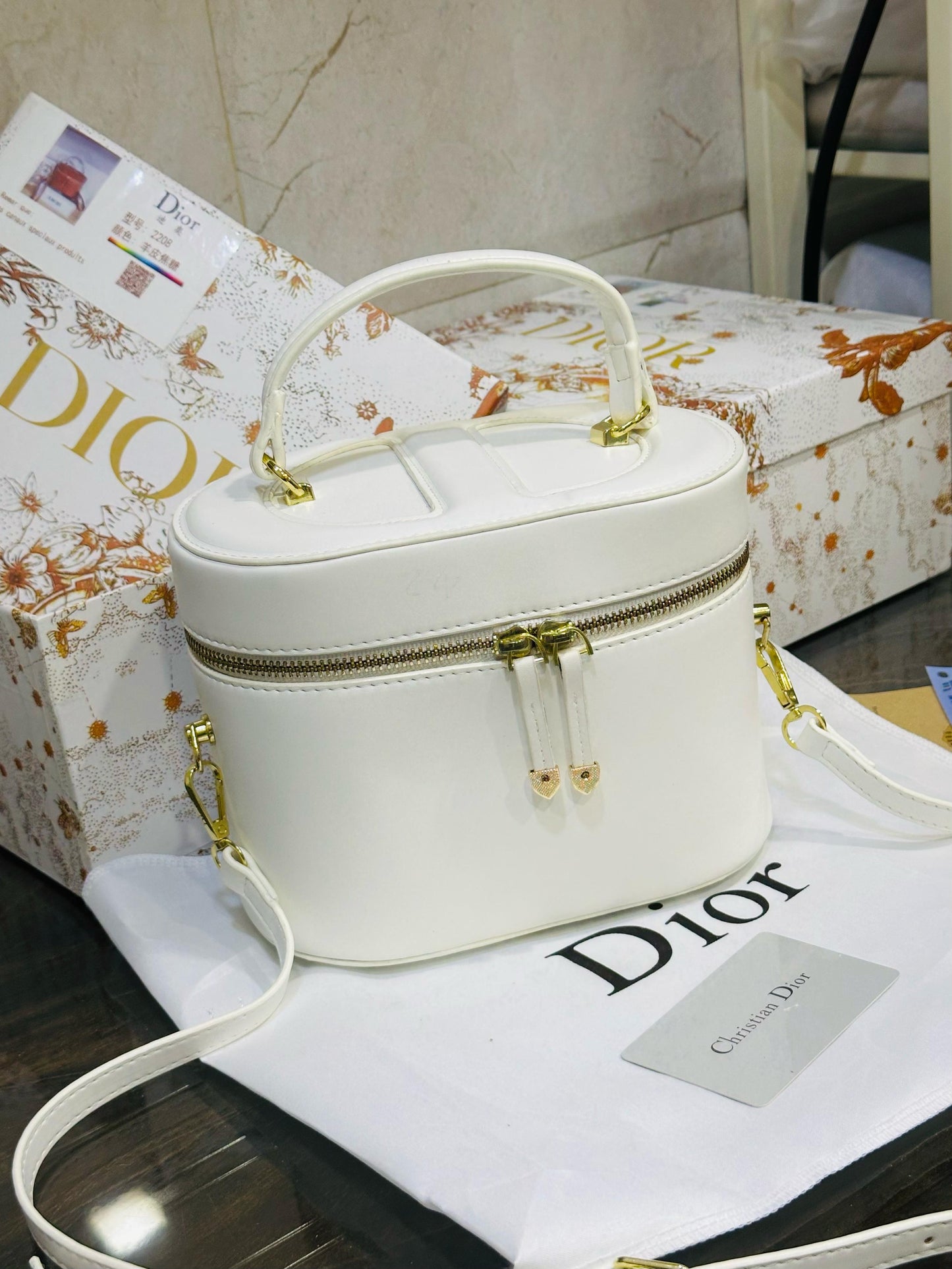 DIO VANITY SLING