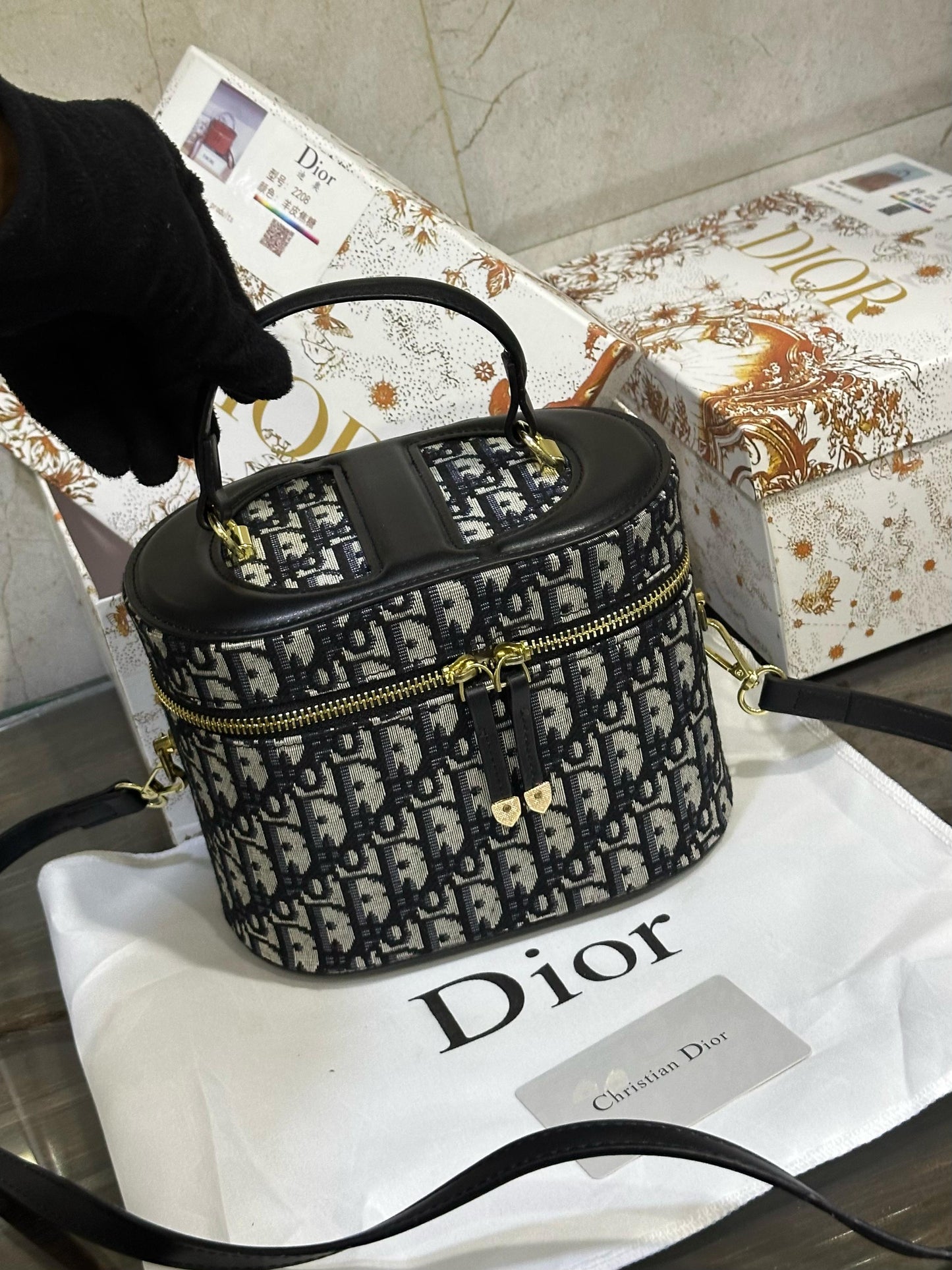 DIO VANITY SLING