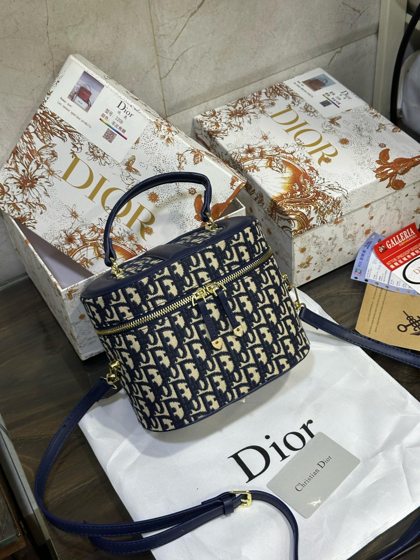 DIO VANITY SLING