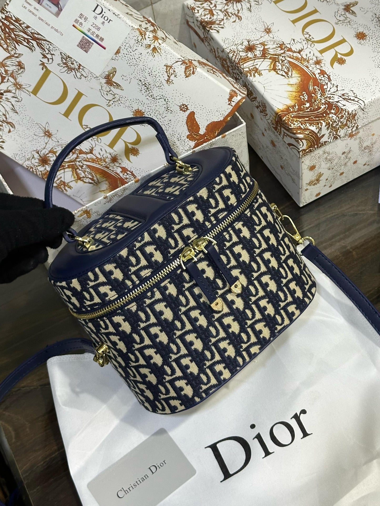 DIO VANITY SLING