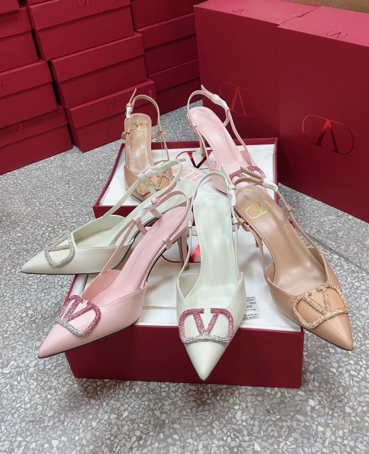 VAL LOGO STUDDED HEEL