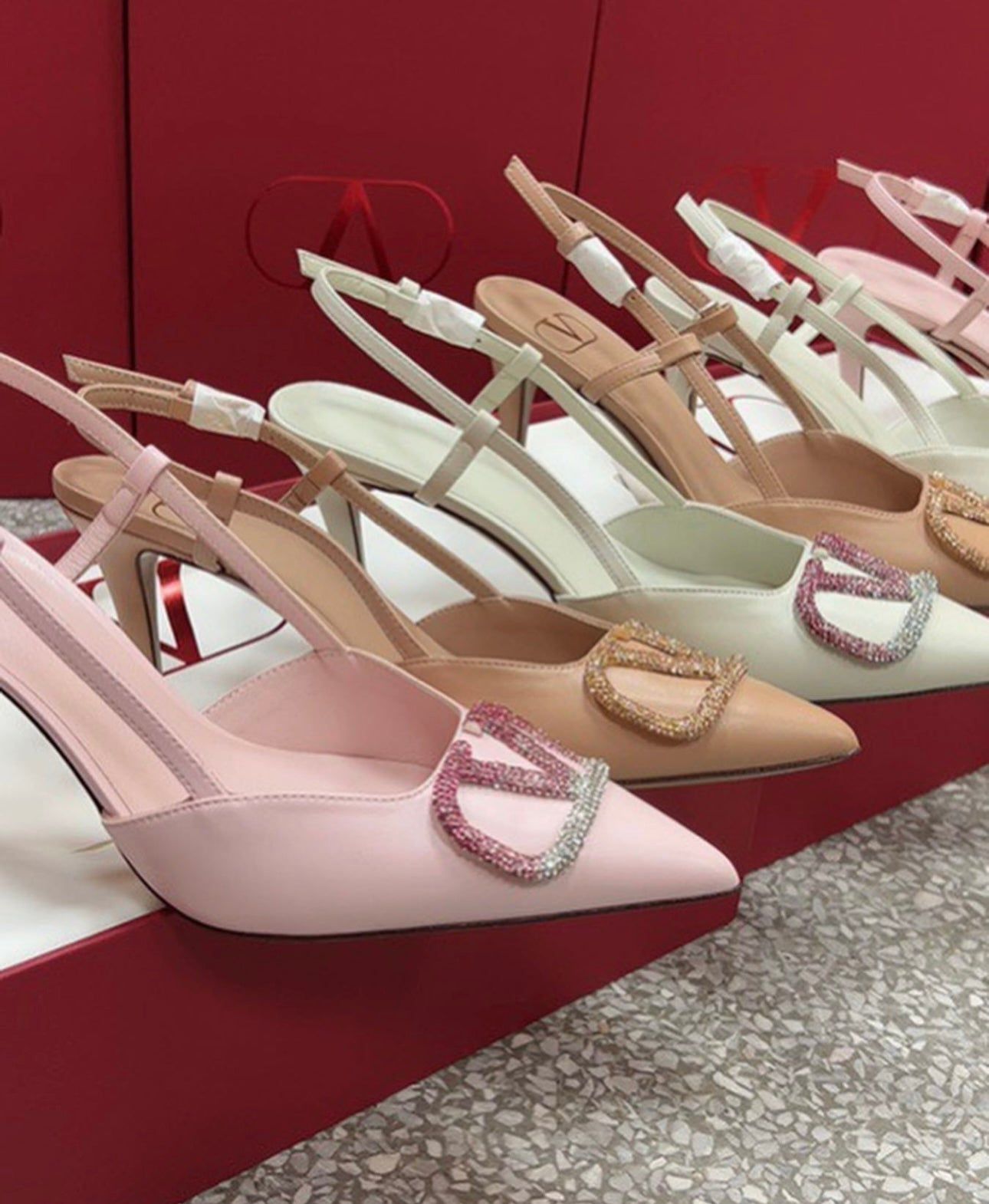 VAL LOGO STUDDED HEEL