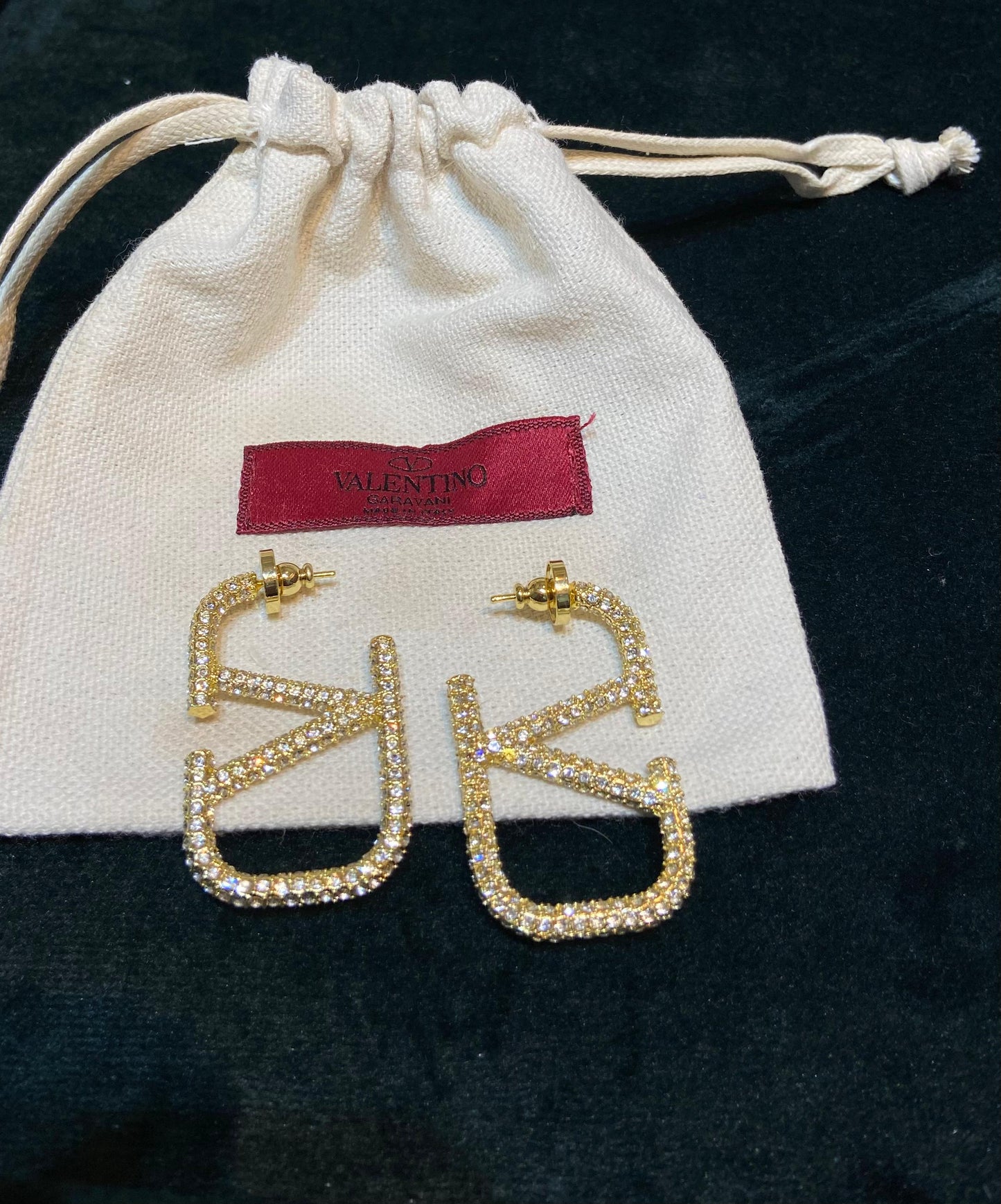 Val encrusted diamond hoops with dustbag