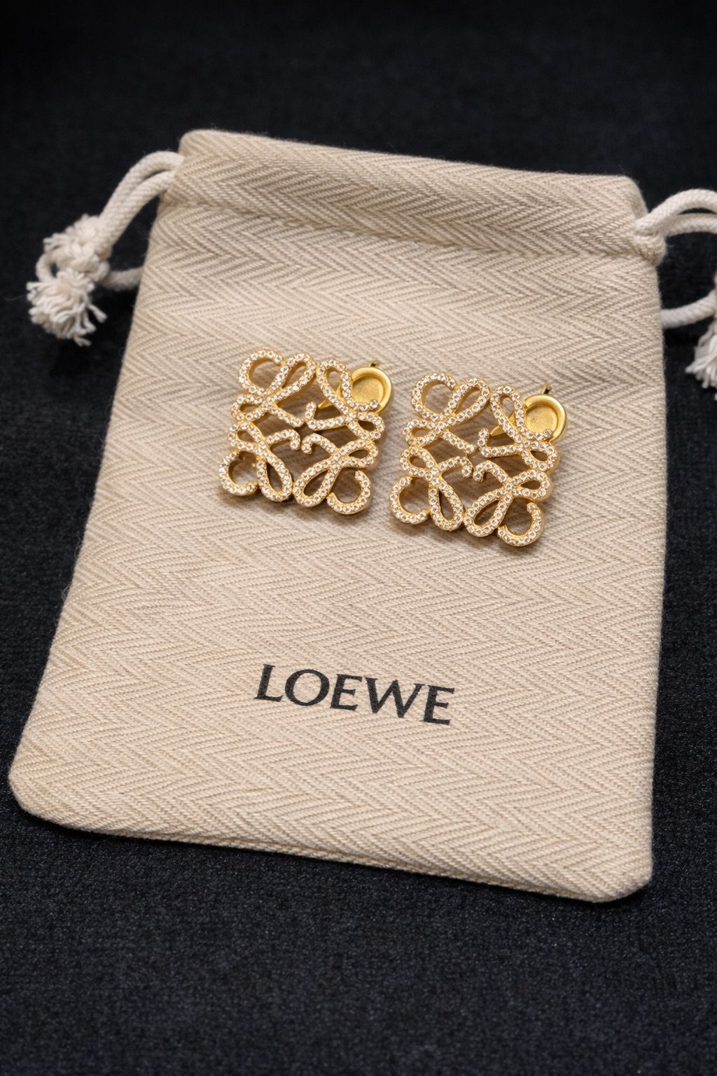 LOW HOOPS WITH DUSTBAG