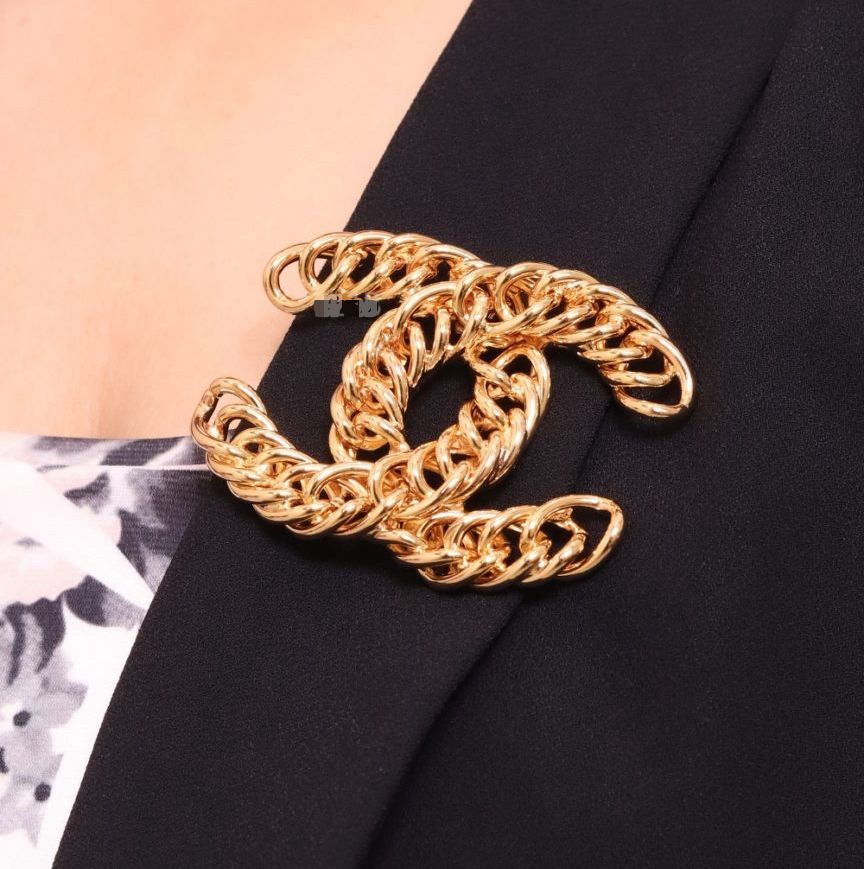 CC Chain vintage brooch