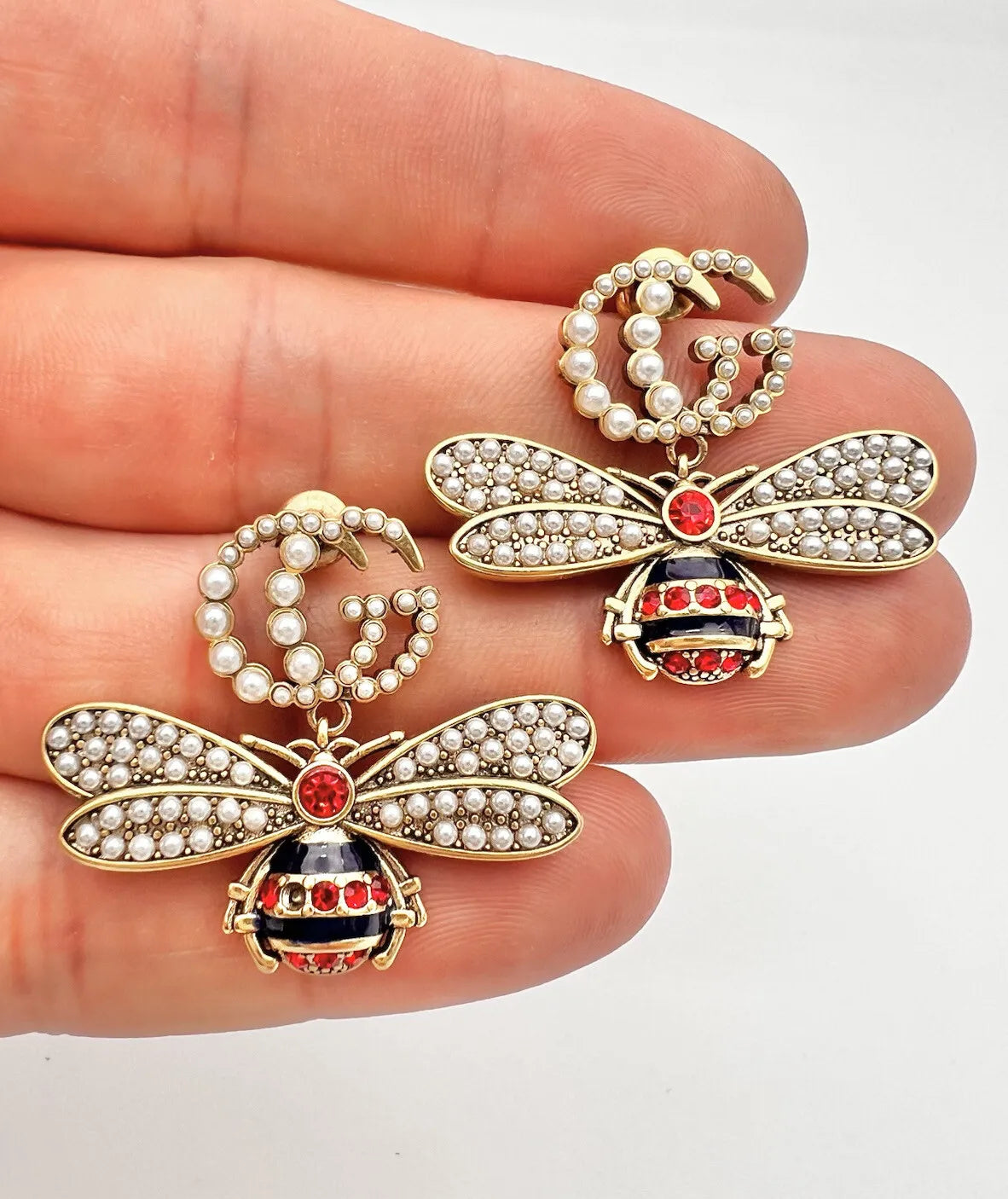 GG bee pearl earring