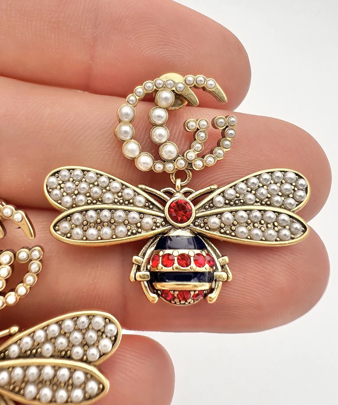 GG bee pearl earring