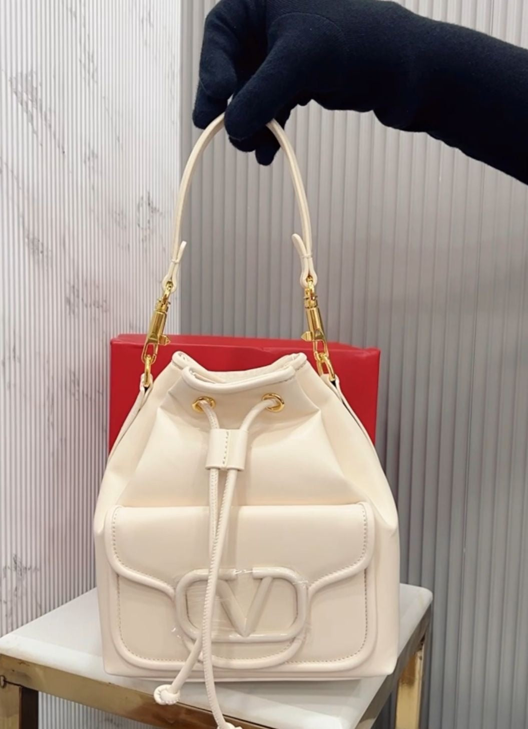 VAL BUCKET BAG