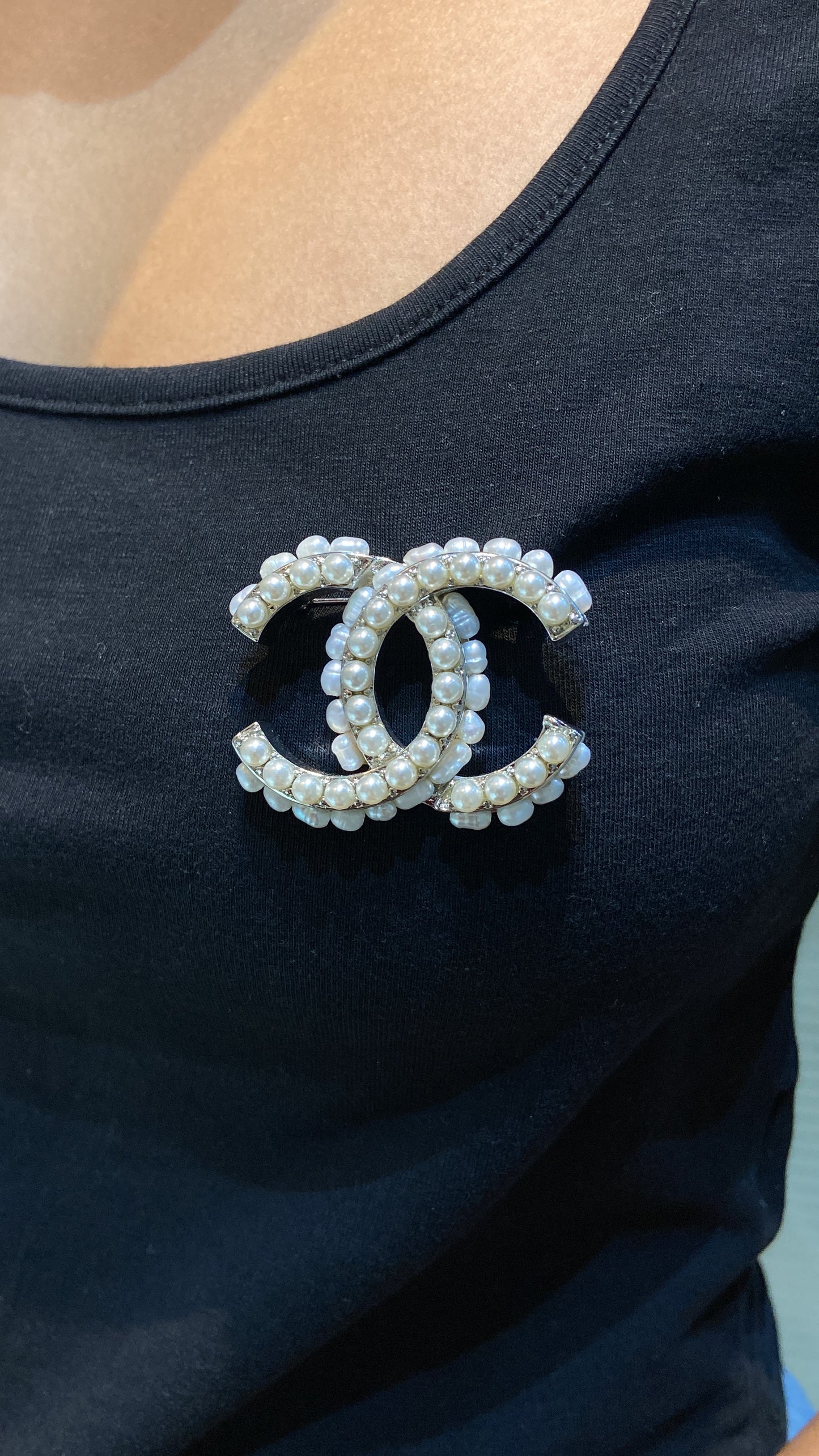 CC PEARL VINTAGE BROOCH