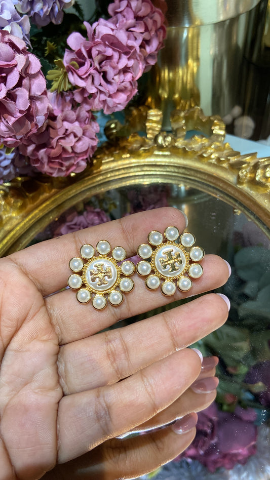 TOR PEARL STUDS