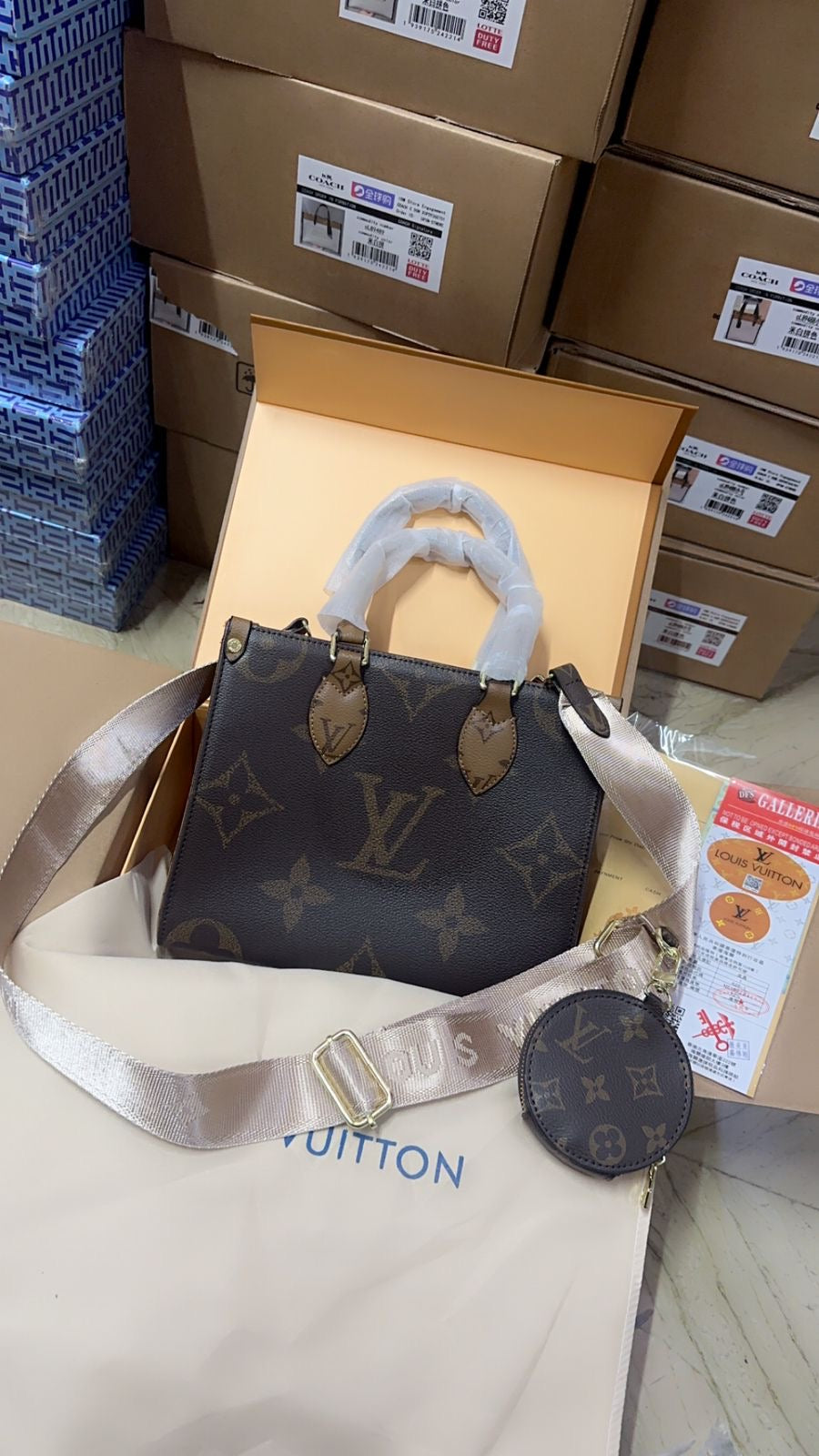 ON THE GO TOTE
