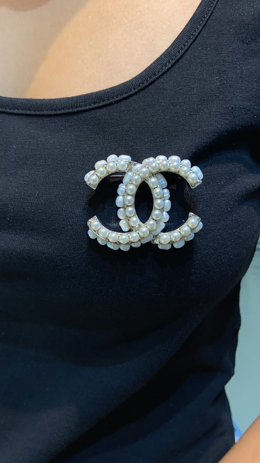 CC PEARL VINTAGE BROOCH