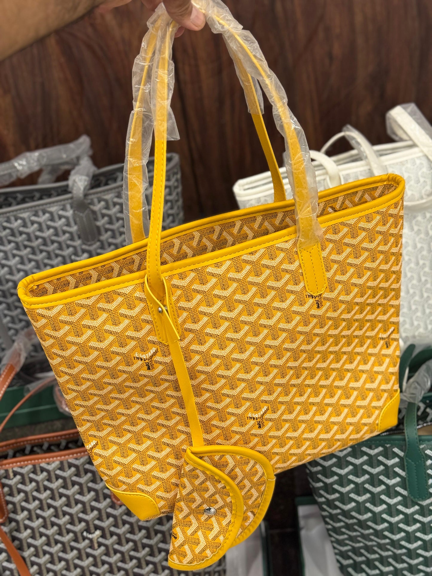 GOY TOTE WITH ZIP CLOSURE