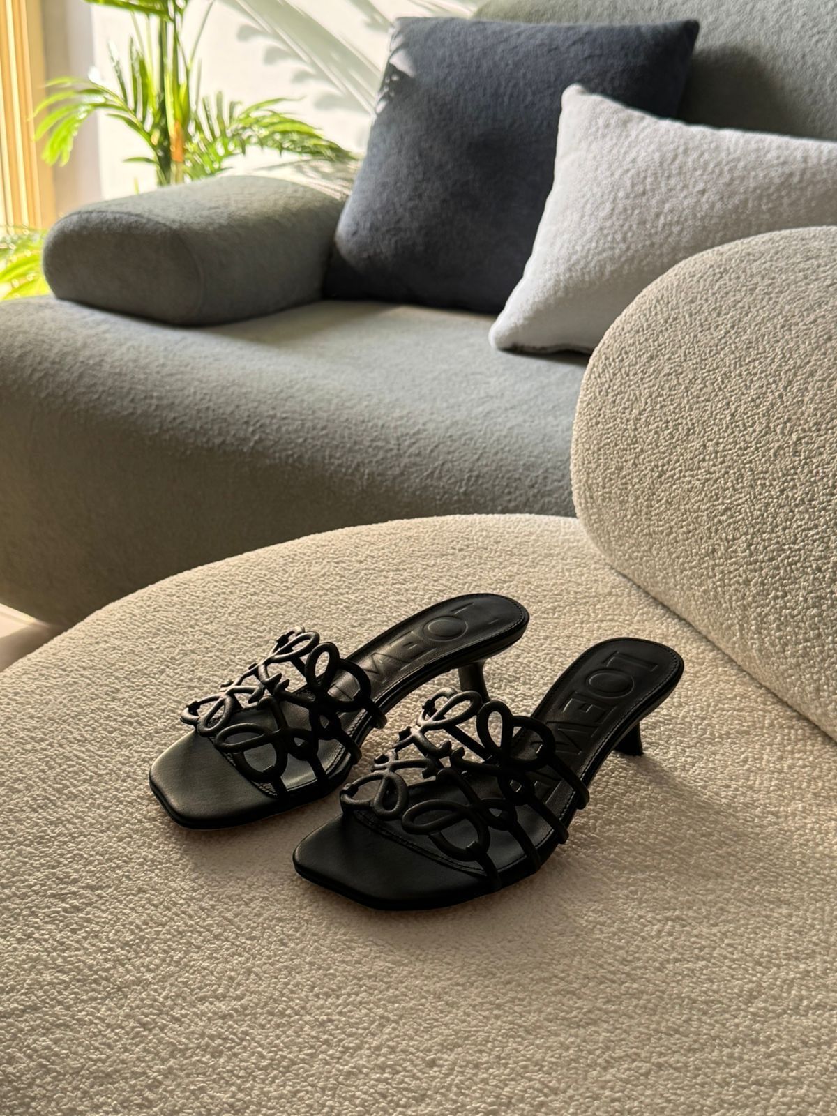LOW KITTEN HEEL