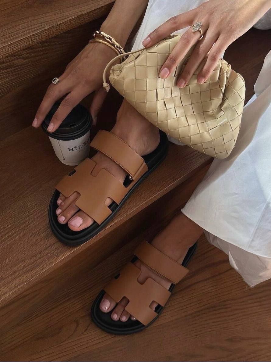 HER CHYPRES SANDALS