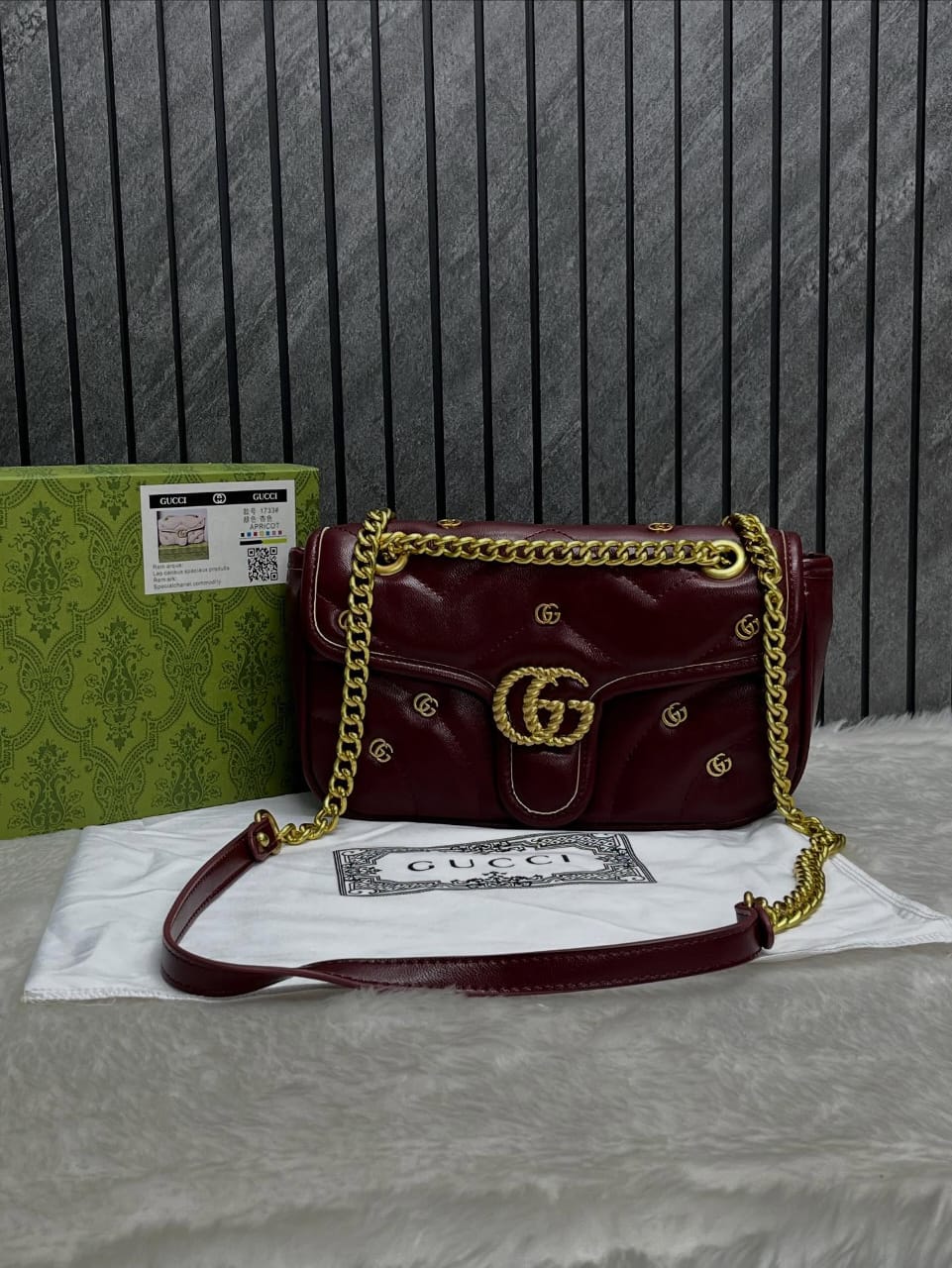 GG BEE Marmont Shoulder Bag