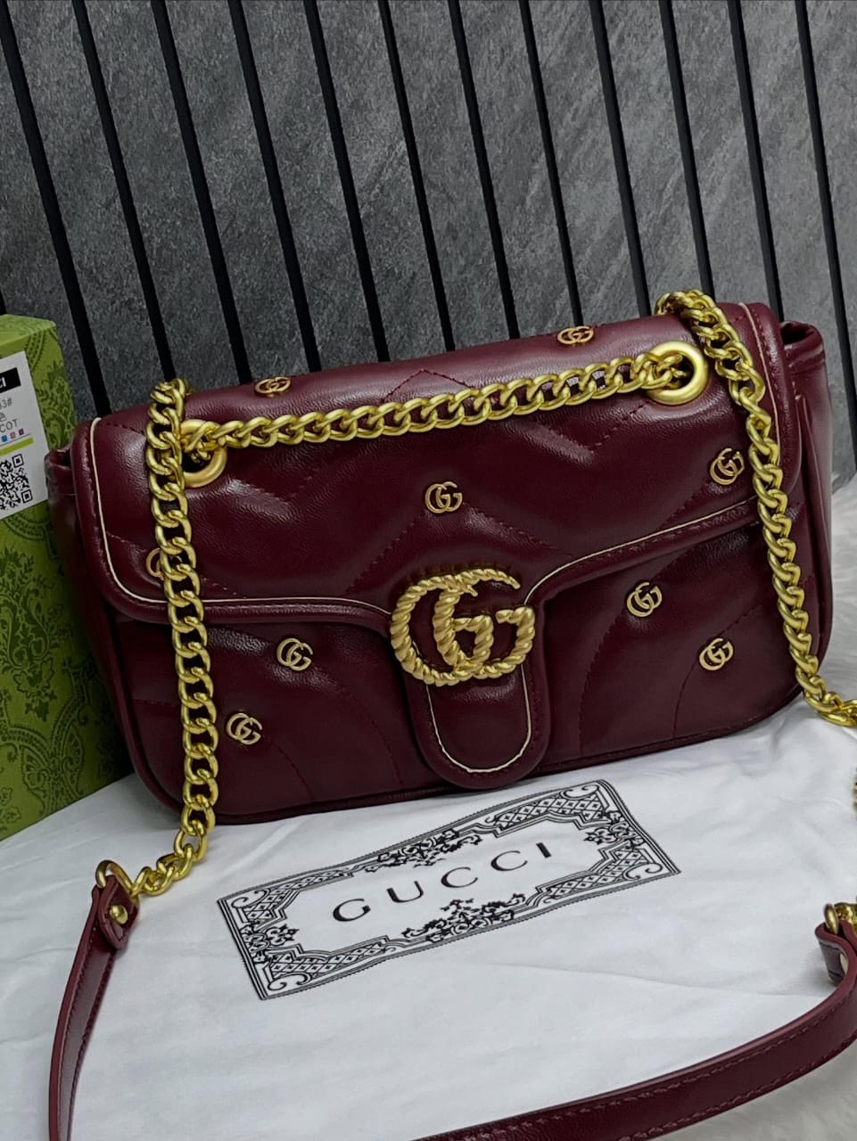 GG BEE Marmont Shoulder Bag