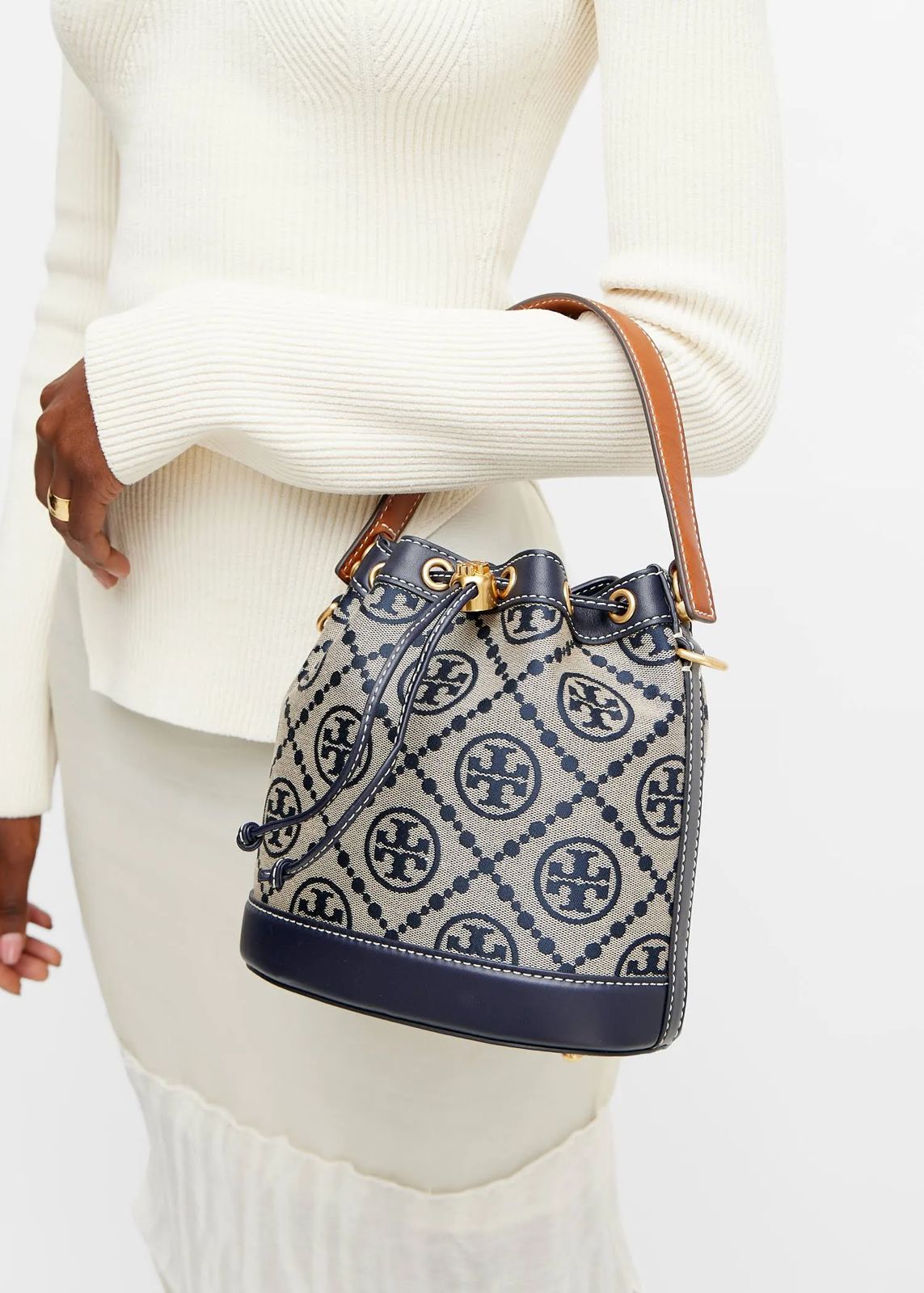 TOR BUCKET BAG