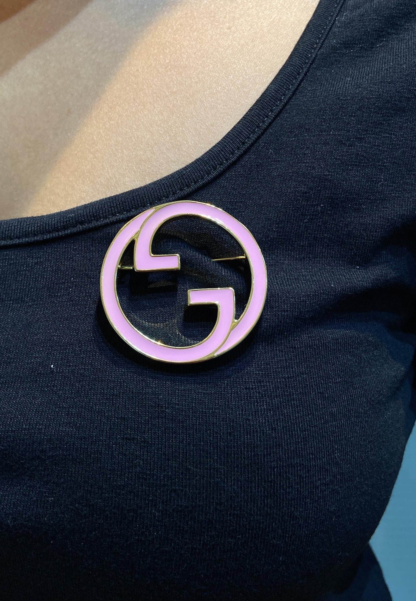 GG WHITE PINK BROOCH