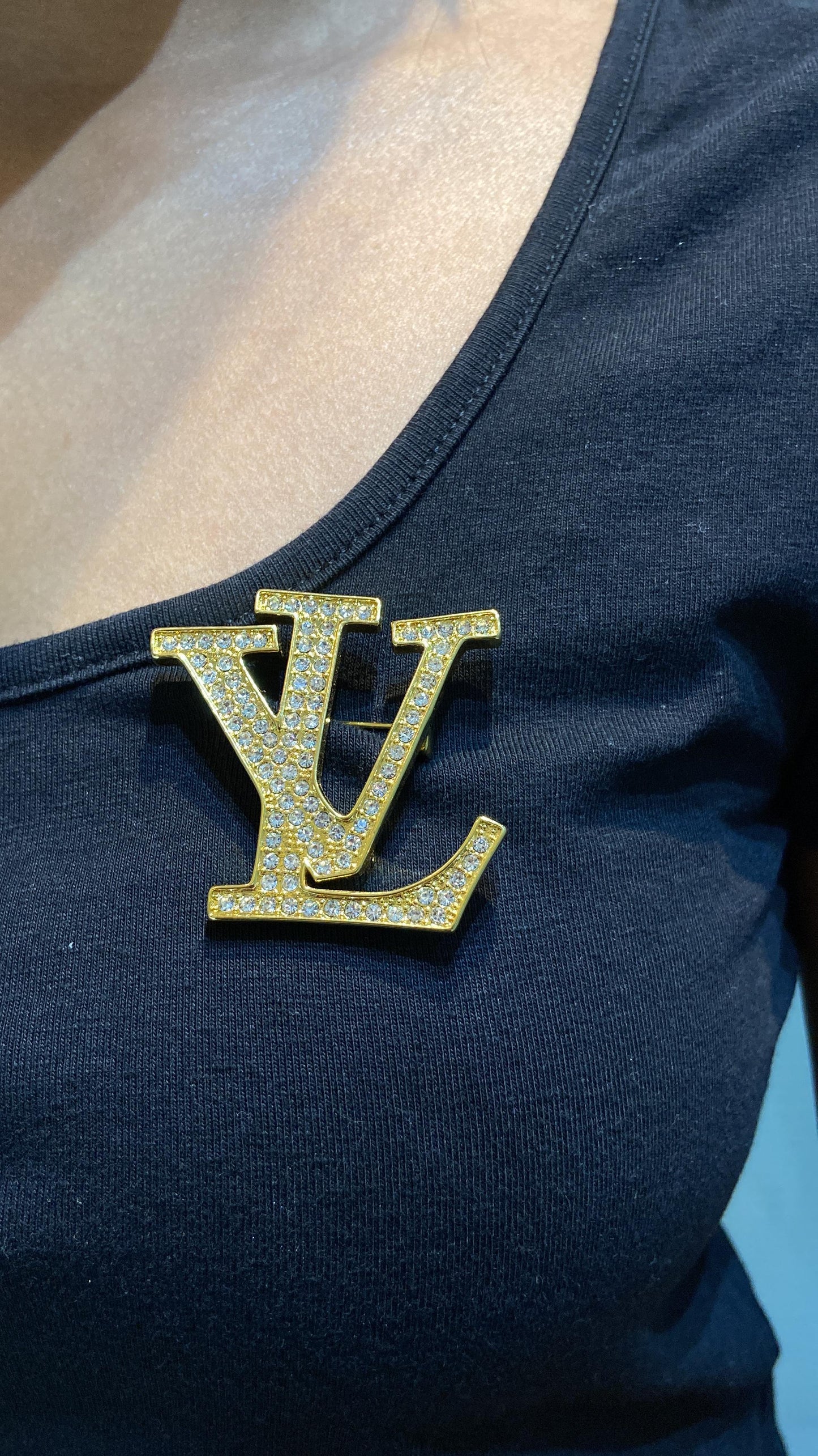 LV BROOCH