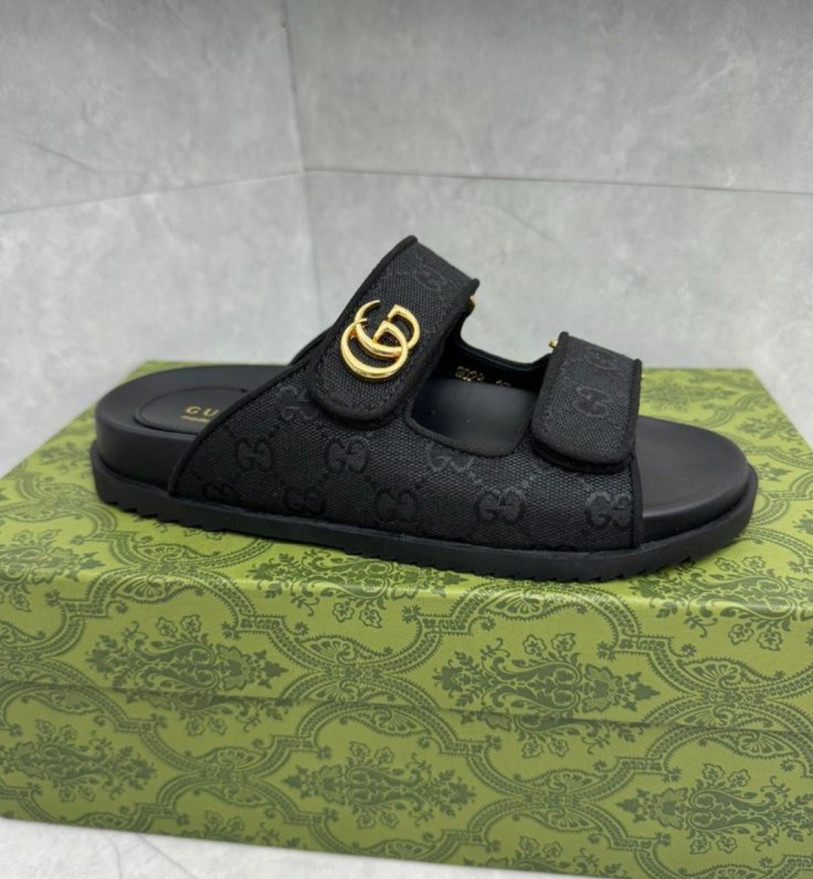 GG TWO STRAP SLIDES