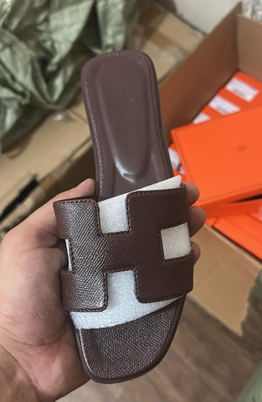 BURGUNDY ORAN SLIDES