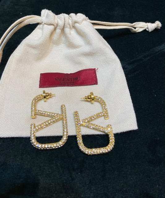 Val encrusted diamond hoops with dustbag