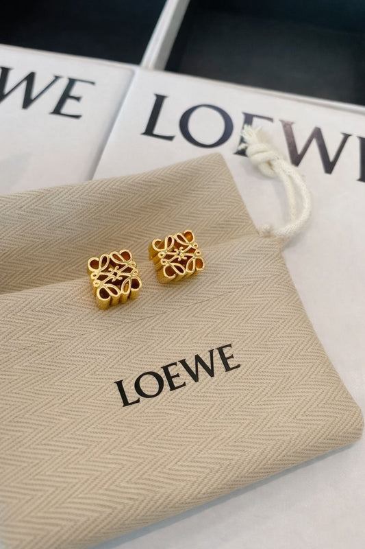 LOW STUDS WITH DUSTBAG