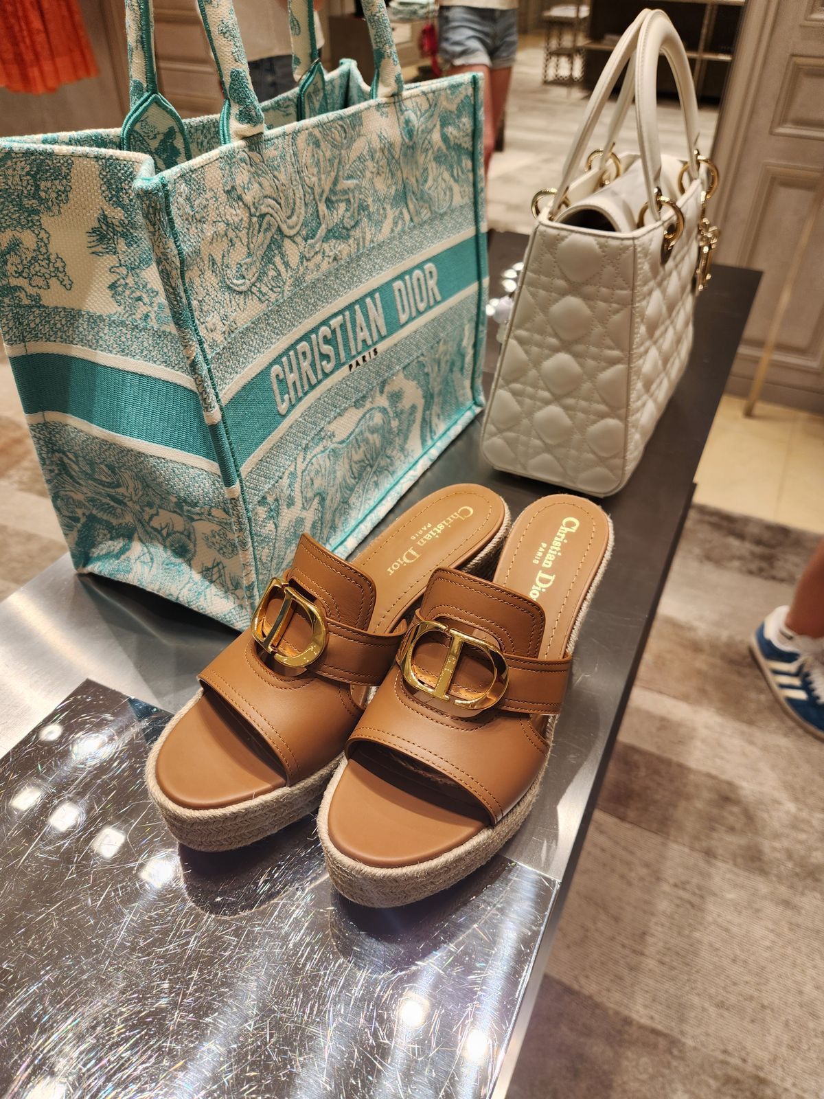 CD 30 Montaigne wedge slides