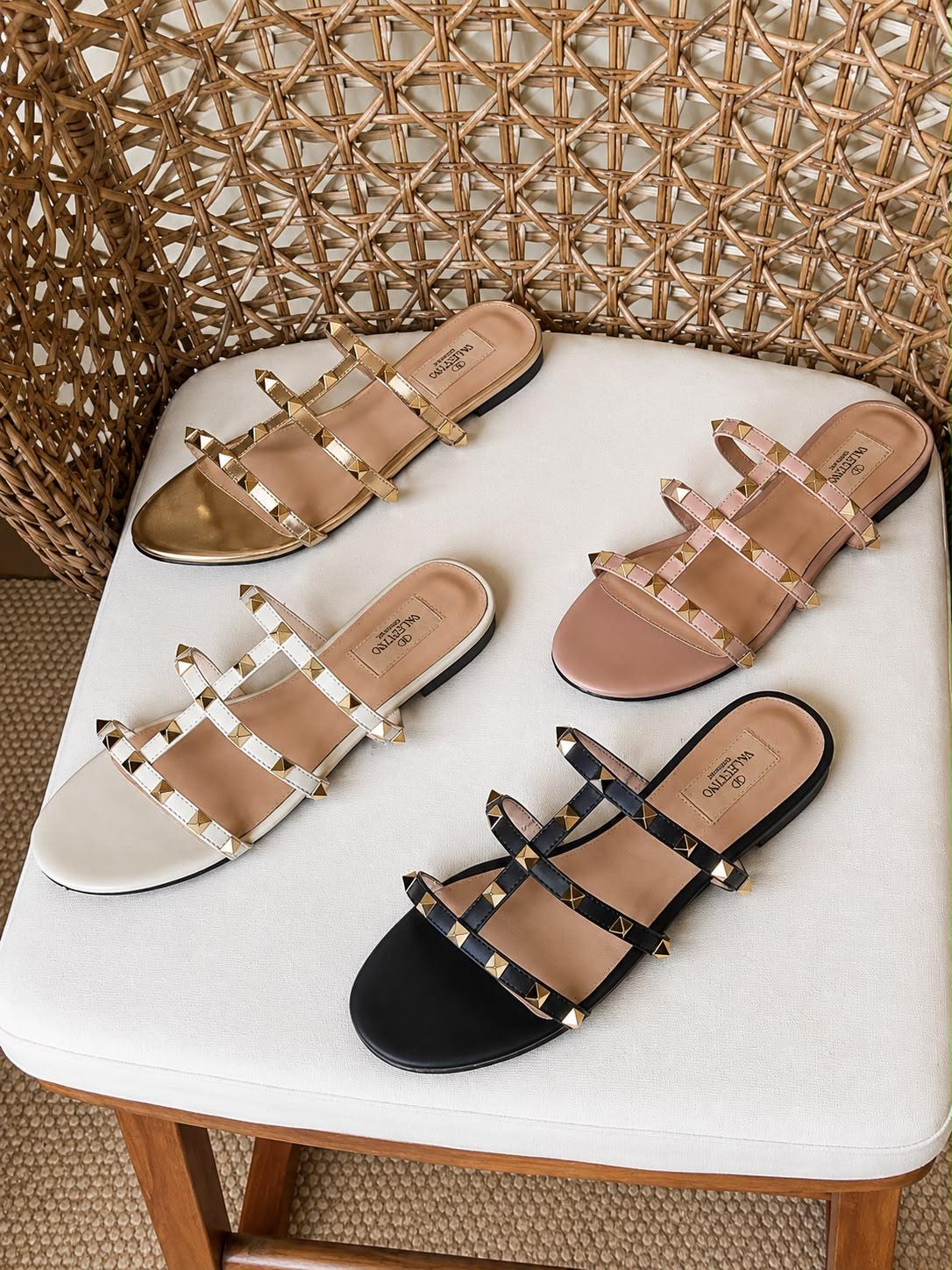 VALENTINO STUDDED SLIDES