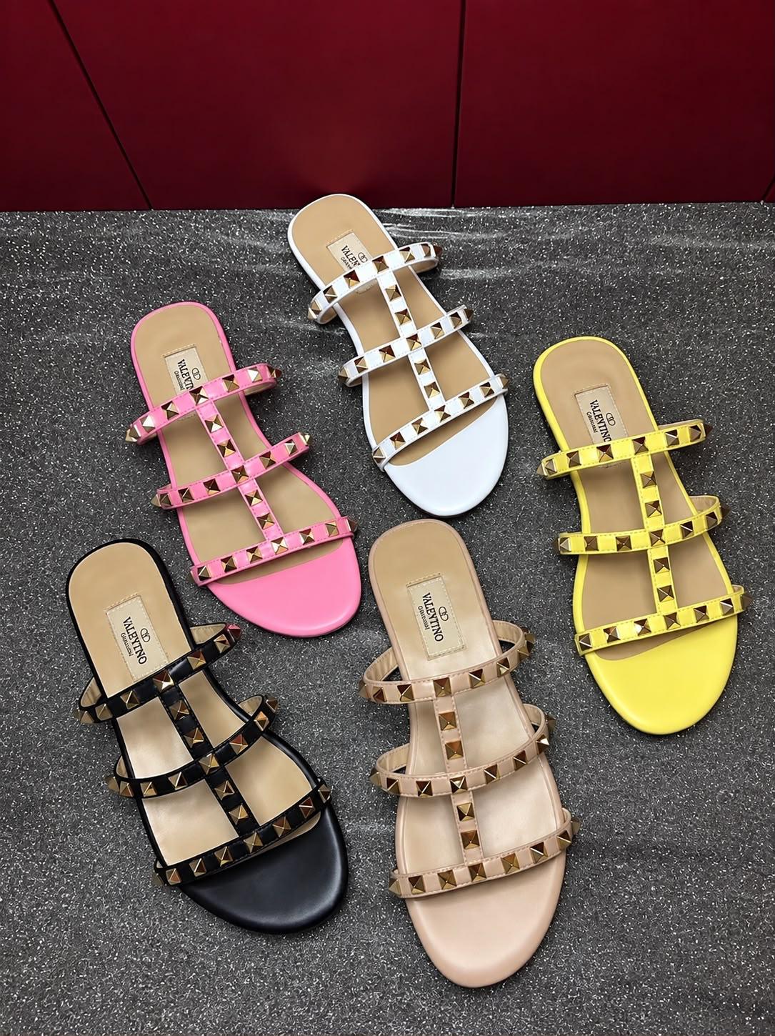 VALENTINO STUDDED SLIDES
