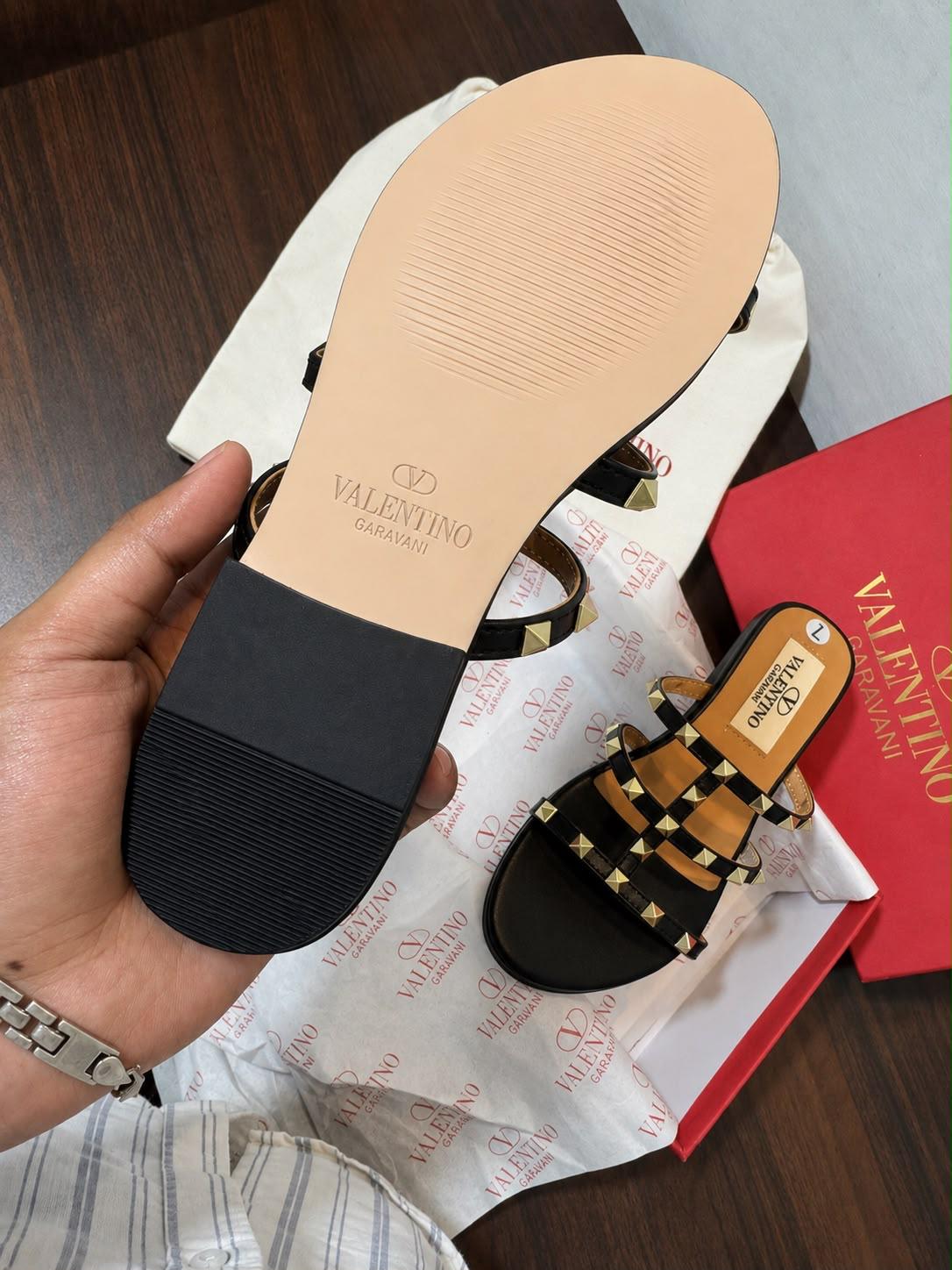 VALENTINO STUDDED SLIDES