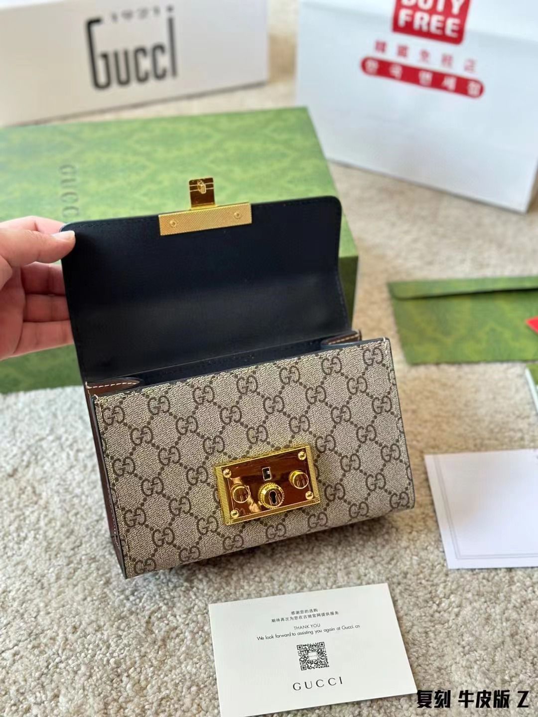 GG PADLOCK SLING BAG