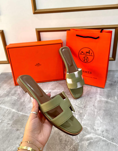 CROC ORANS TEXTURED SLIDES
