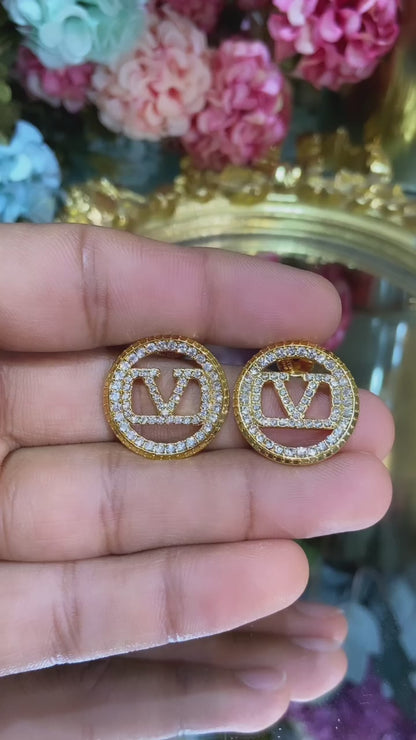 VAL ROUND DIAMOND STUDS