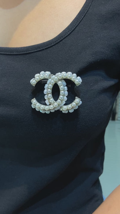 CC PEARL VINTAGE BROOCH