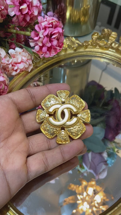 CC GOLD FLOWER BROOCH