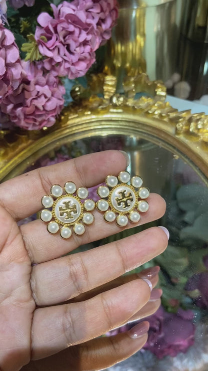 TOR PEARL STUDS