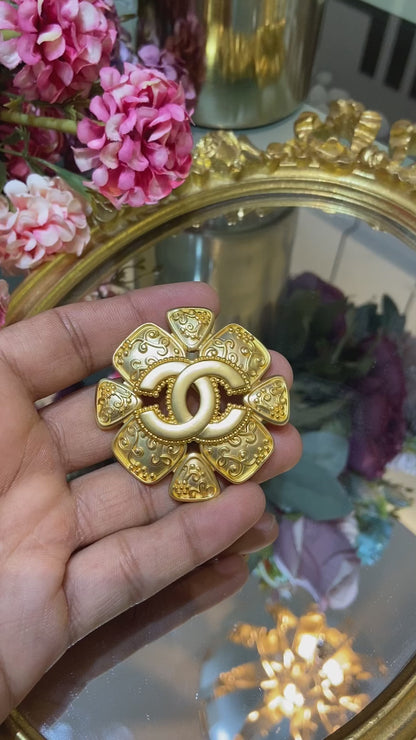 CC GOLD FLOWER BROOCH